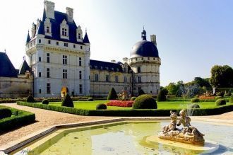 Замок Валансе, является уникальным памят