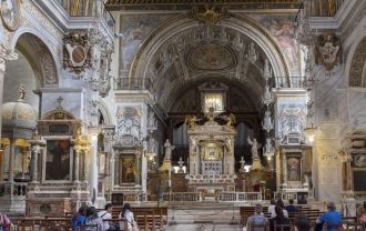 Санта-Мария-ин-Арачели. Центральная арка