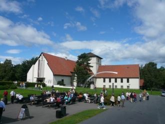 Здание музея кораблей викингов имеет фор