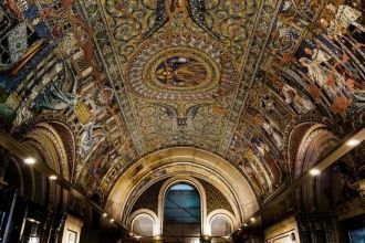 В 1987 году в отреставрированном вестибю