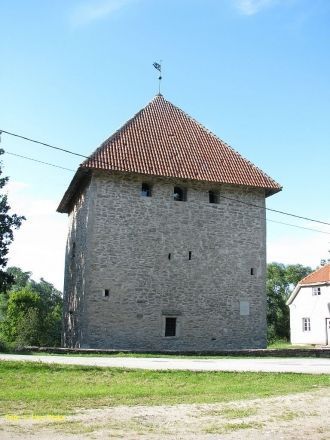 Башня-замок Вао. Вид сбоку.