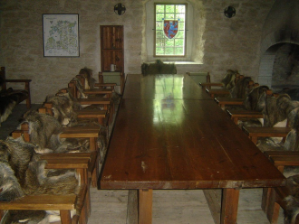 Стол внутри башни Вао.