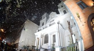 В начале 1994 года на фронтоне костела в