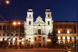 Собор Пресвятой Девы Марии вечером