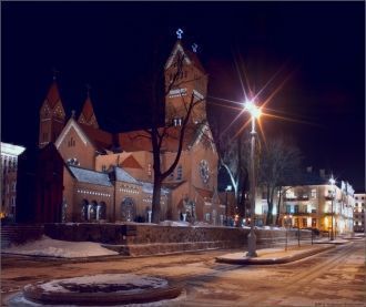 Красный костел зимой