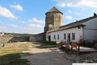 Первая слева от входа в крепость гранена