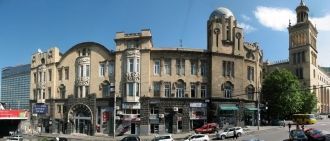 Это первый доходный дом в Тбилиси, постр