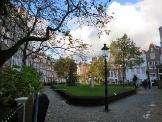 В начале XV века Бегинаж расширяет свои 