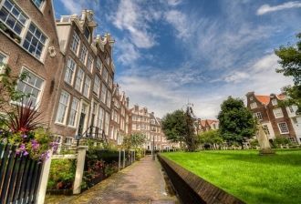 Точная дата основания Бегинажа не устано