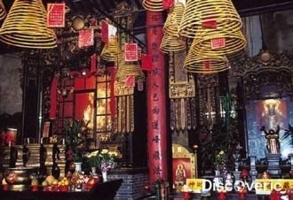 Храм Линь Фон внутри.