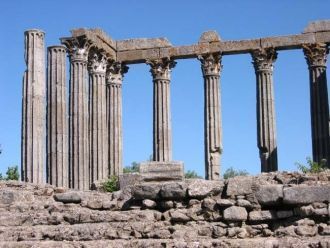 Храм Дианы - единственный сохранившийся 