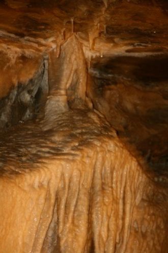 «Застывший водопад». Пещеры Эайлуии.