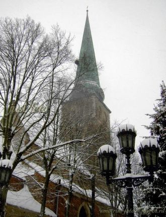 Собор Святого Иакова в заснеженной Риге.