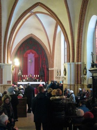 Если снаружи архитектура церкви сравните