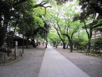 Территория храма Ясукуни.