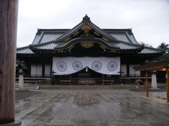 Храм Ясукуни, расположен в Токио. Именно