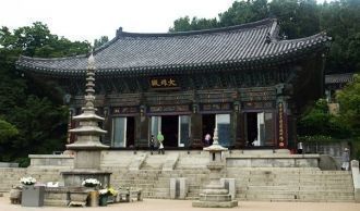 В оформлении Храма Бонынса преобладают к