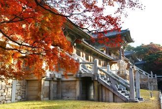 Грот Соккурам  и Храм Пульгукса  являютс