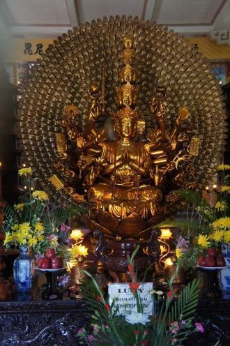 Еще один алтарь – тысячерукий многоголов