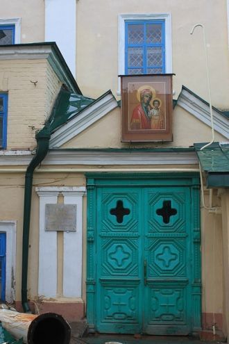 Вход в Покровскую церковь