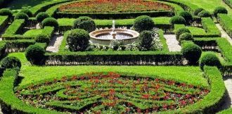 Цветы и фонтаны - украшение садов Ватика