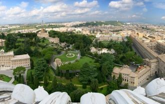Вид с крыши на Ватиканский холм.