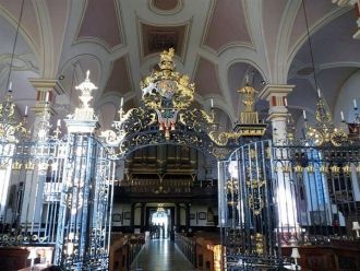 В соборе покоятся представители аристокр