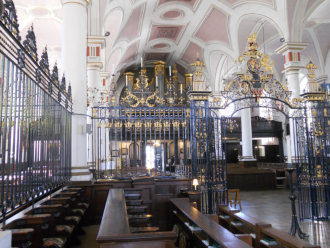 При соборе работает вышивальная мастерск