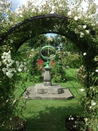 В 1948 году сын Роберта, скульптор Хью Л