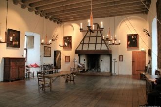 Однако уже через пятьдесят замок был отр