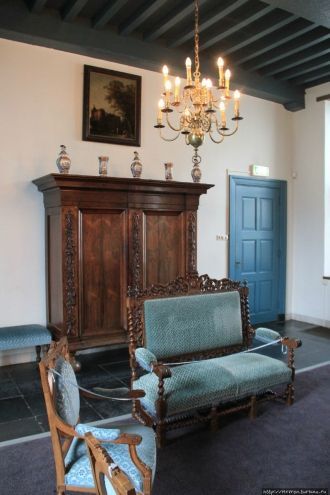 В нём находятся подлинные артeфакты, най