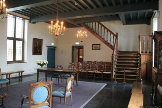 Замок Амерсоен находится недалеко от гор