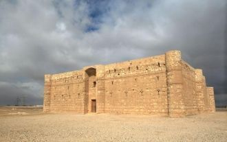 Дворцы пустыни