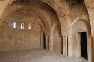 Дворцы пустыни.