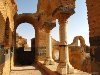 Каср Ибн Вардан - Дврорец в пустыне.