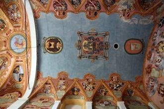 Часовня интересна росписями. Потолок и с