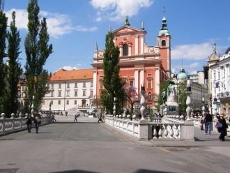 В 1905 году город выкупает замок по иниц