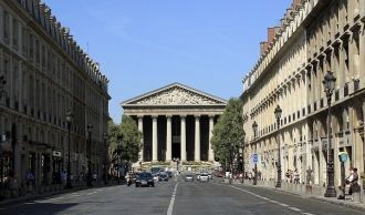 На перекрестке площади Мадлен находилась