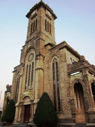 Несмотря на то, что храму нет и сотни ле