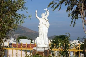 Тут есть симпатичный алтарь на подобии п