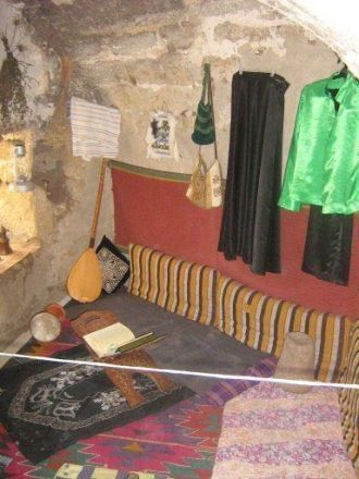 Экспозиция: быт дервишей в старинных экс