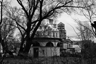 В 1730 году церковь со всей утварью сгор