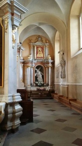 Костел Святого Архангела Рафаила: Правый