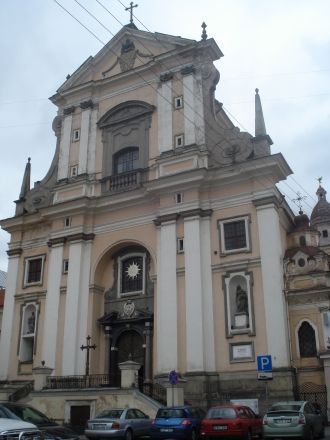 Главный фасад костёла Святой Терезы. Кос