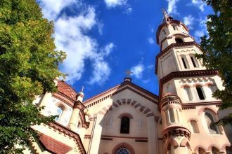 В интерьере помещения представляют интер