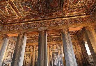 Зал Кьяроскури, расположенный во дворце 