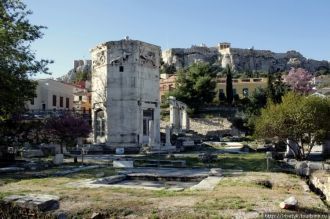 Свое название башня получила благодаря а