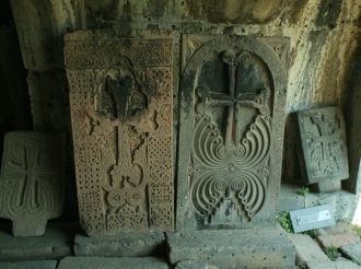 Коллекция хачкаров в монастыре Ахпат. Сч