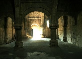 Монастырь Ахрат, Армения. гавит при храм