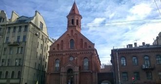 В 2009 году начата реставрация церкви, б